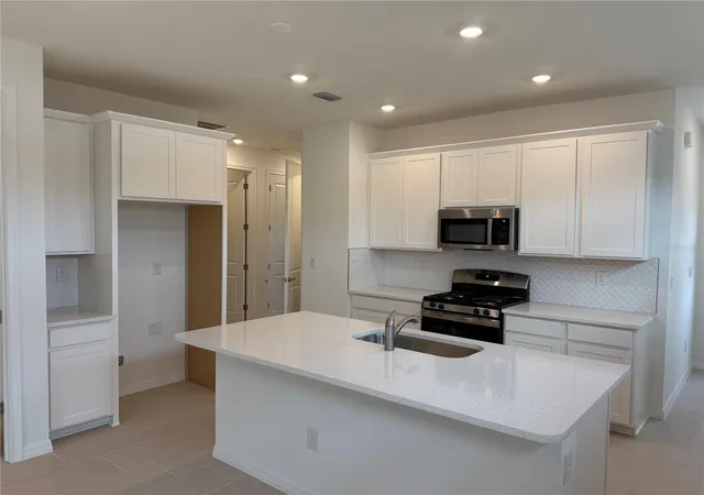 Photo 2 of House for sale at 3694 Nandina Cir, Sun City Center, FL 33573 | MLS# TB8478520 | Listing updated on 2026-10-01