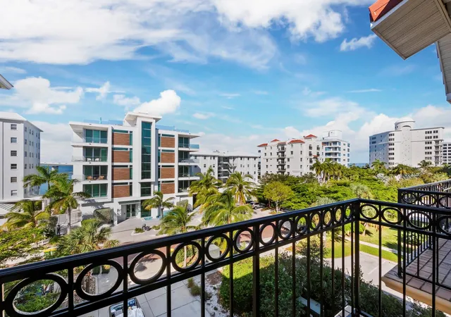 3rd image of 205 Golden Gate Pt #401, Sarasota, FL 34236 | MLS# A4683357