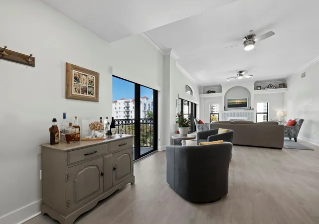5th image of 205 Golden Gate Pt #401, Sarasota, FL 34236 | MLS# A4683357