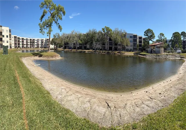 3rd image of 6070 80Th St N #105, St Petersburg, FL 33709 | MLS# A4683361