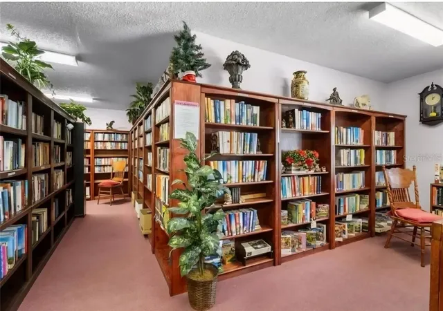 2nd image of 6070 80Th St N, ST PETERSBURG, FL 33709