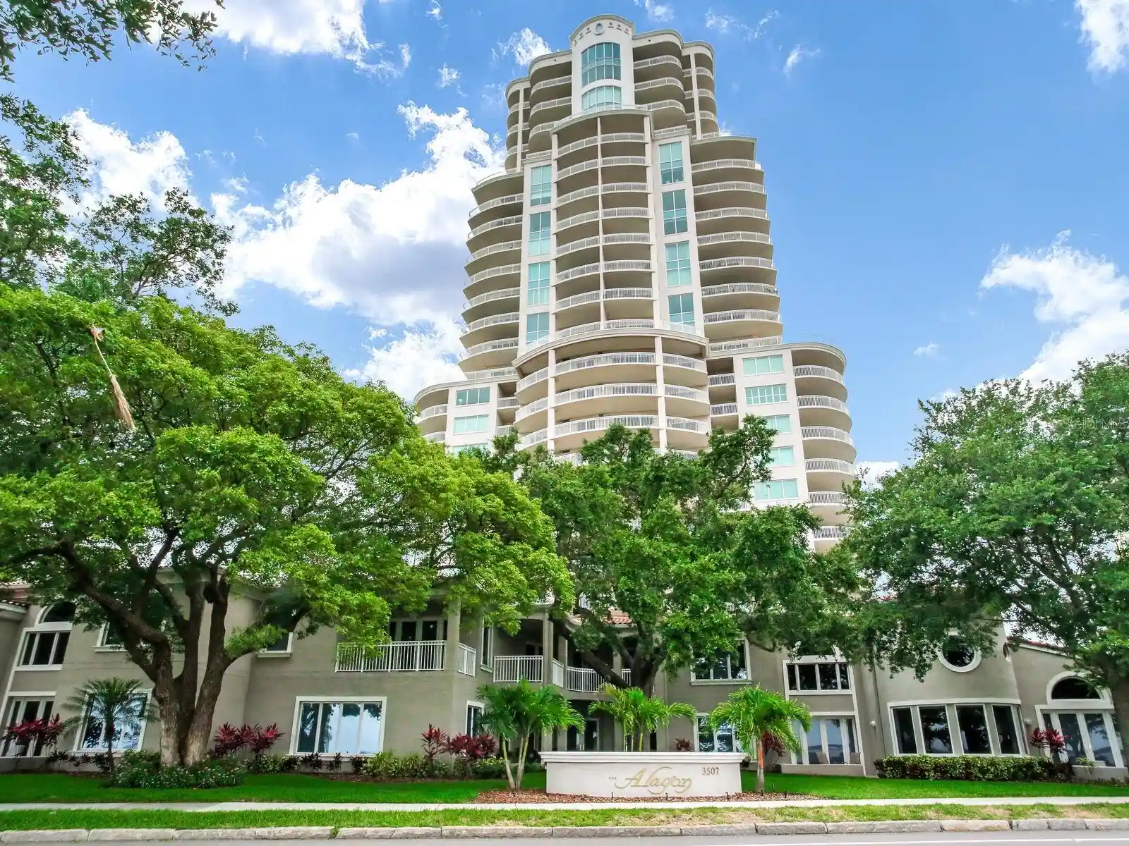 Listing Photo 2 - Condo for sale in 3507 Bayshore Blvd located at 3507 Bayshore Blvd, Tampa, FL 33629 - Unit #1202