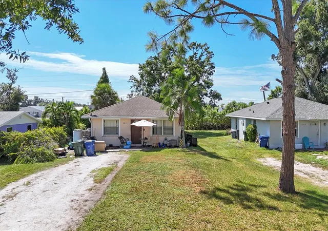 3rd image of 2214 Park Rd, Venice, FL 34293 | MLS# N6143071