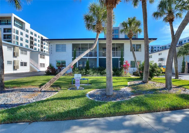 Photo 3 of Condo for sale at 4300 37th Street S #4, Saint Petersburg, FL 33711 | MLS# TB8478670 | Listing updated on 2026-09-13