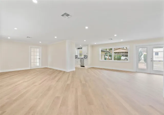 5th image of 1310 E Crooked Lake Dr, Eustis, FL 32726 | MLS# G5108551
