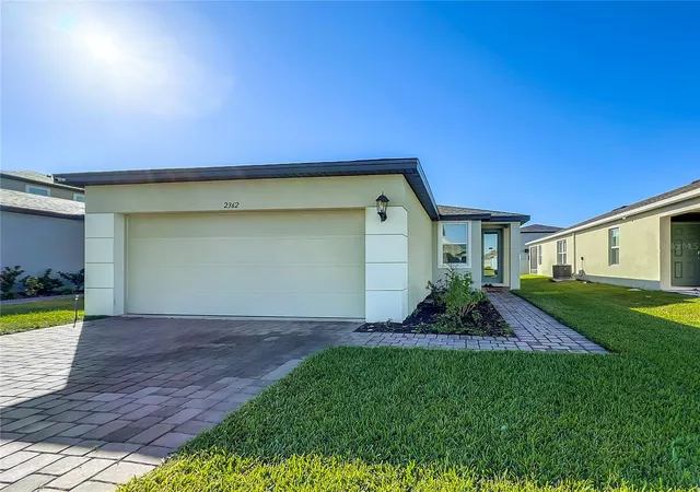 Photo 2 of Single family home for sale at 2362 Brassie Ct, Winter Haven, FL 33884 | MLS# O6384404 | Listing updated on 2026-09-01