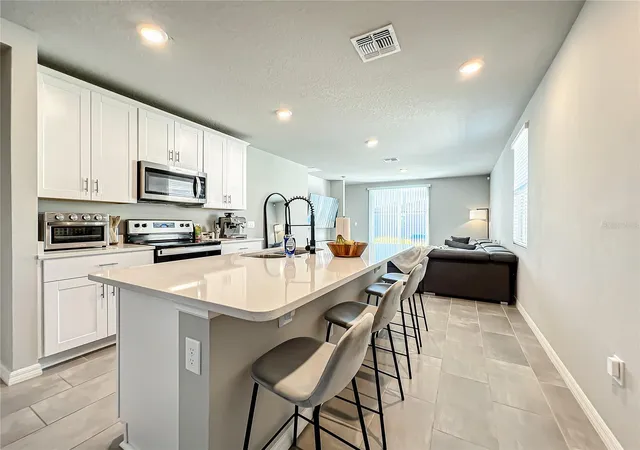 Photo 3 of Single family home for sale at 2362 Brassie Ct, Winter Haven, FL 33884 | MLS# O6384404 | Listing updated on 2026-09-01