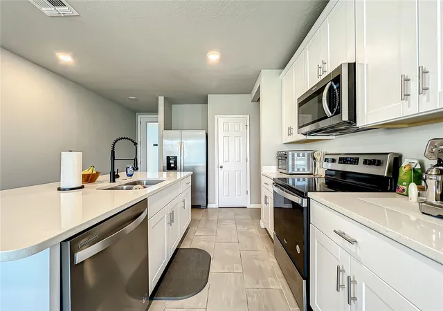 Photo 4 of Single family home for sale at 2362 Brassie Ct, Winter Haven, FL 33884 | MLS# O6384404 | Listing updated on 2026-09-01