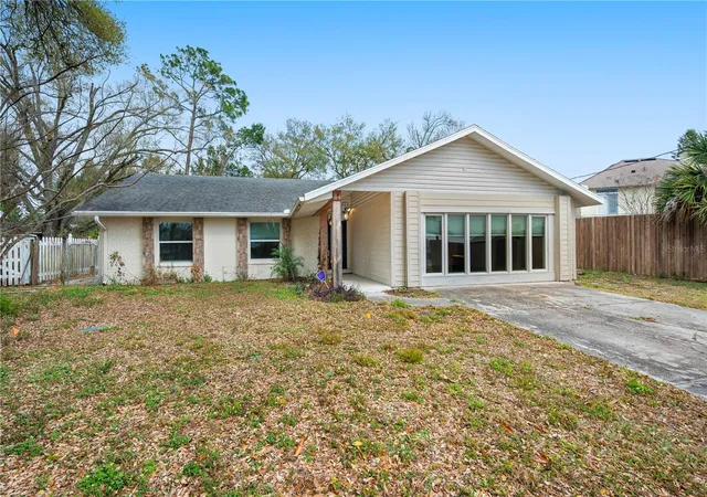 Photo 3 of Single family home for sale at 132 Alachua Dr, Winter Haven, FL 33884 | MLS# P4937917 | Listing updated on 2026-09-30