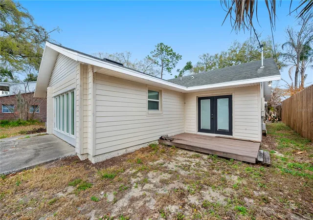 Photo 4 of Single family home for sale at 132 Alachua Dr, Winter Haven, FL 33884 | MLS# P4937917 | Listing updated on 2026-09-30