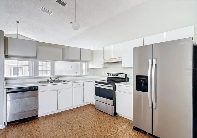 Photo 3 of Single family home for sale at 40 Coventry Ct, Kissimmee, FL 34758 | MLS# O6384420 | Listing updated on 2026-10-15