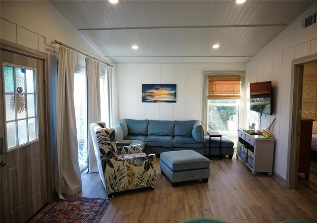 4th image of 2504 Avenue B, Bradenton Beach, FL 34217 | MLS# O6384479