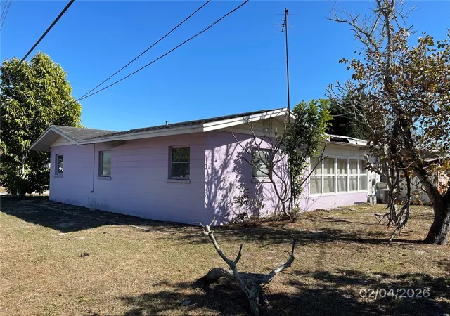 Photo 3 of Single family home for sale at 1708 Cambridge Dr, Venice, FL 34293 | MLS# A4683493 | Listing updated on 2026-09-01