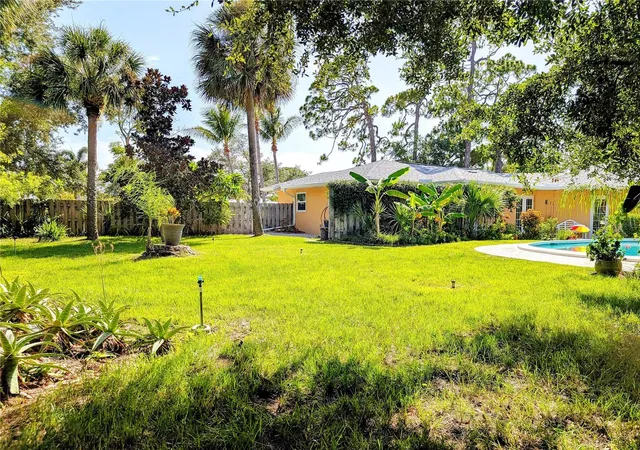 Photo 4 of Single family home for sale at 337 Harbor Dr S, Venice, FL 34285 | MLS# N6143081 | Listing updated on 2026-08-31