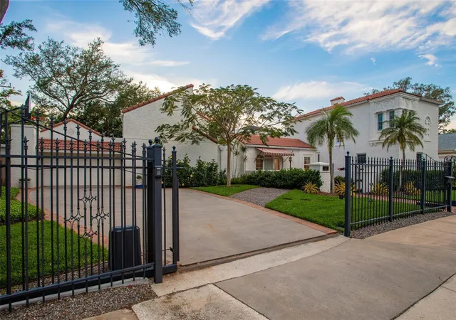Homes for sale in Tampa, FL | 54 Aegean Ave, Tampa, FL 33606 | MLS# TB8478954