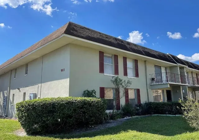 Photo 1 of Sale Pending at 911 Oak Ridge #C, Orlando, FL 32809 | MLS# S5144355 | Listing updated on 2026-09-12