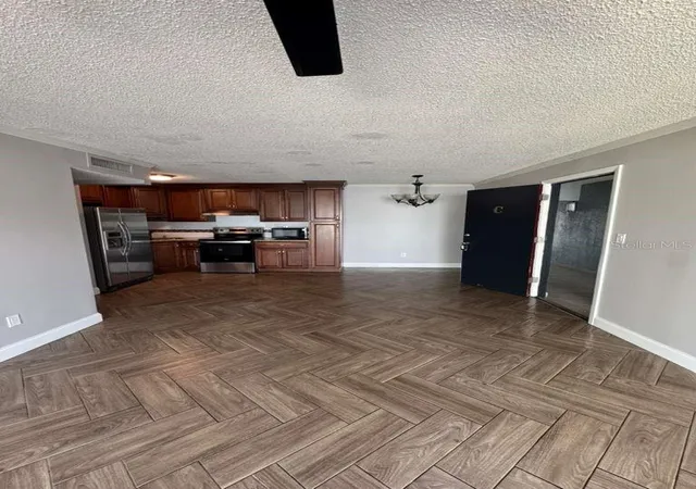 Photo 3 of Sale Pending at 911 Oak Ridge #C, Orlando, FL 32809 | MLS# S5144355 | Listing updated on 2026-09-12