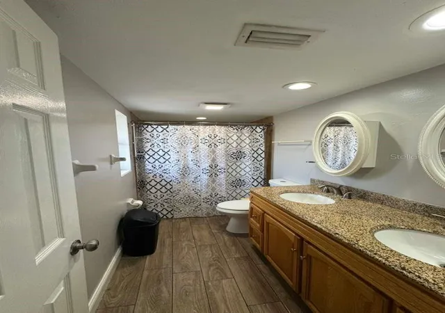 Listing Photo 5 - Condo for sale in building located at 911 Oak Ridge, ORLANDO, FL 32809 - Unit #C