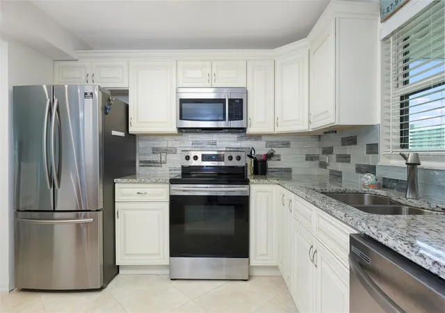 5th image of 1230 Gulf Blvd #608, Clearwater Beach, FL 33767 | MLS# TB8479193
