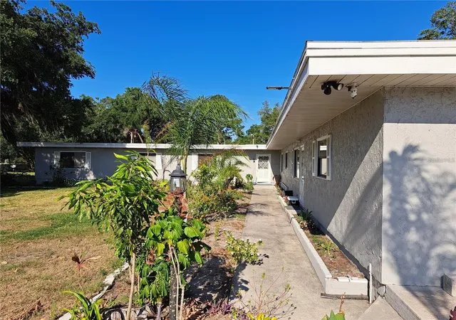 Photo 3 of Single family home for sale at 2814 N Maryland Ave, Plant City, FL 33563 | MLS# TB8479253 | Listing updated on 2026-09-18