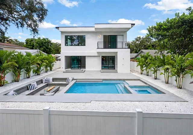 Photo 2 of Single family home for sale at 2564 Arlington St, Sarasota, FL 34239 | MLS# A4683569 | Listing updated on 2026-09-28