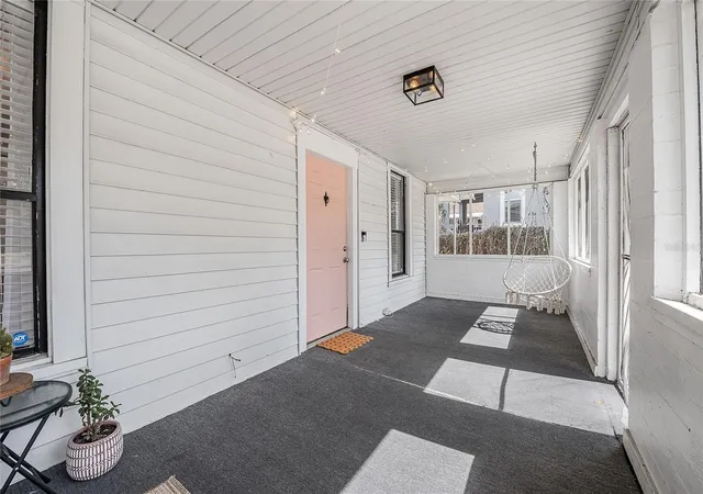 Photo 2 of Single family home for sale at 402 E Poinsettia St, Lakeland, FL 33803 | MLS# L4959641 | Listing updated on 2026-10-20