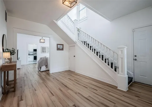 Photo 3 of Single family home for sale at 402 E Poinsettia St, Lakeland, FL 33803 | MLS# L4959641 | Listing updated on 2026-10-20
