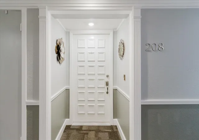2nd image of 208 Mariner Dr, TARPON SPRINGS, FL 34689