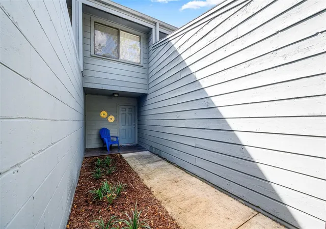 Homes for sale in Gainesville, FL | 3012 Nw 28Th Cir, Gainesville, FL 32605 | MLS# GC537826