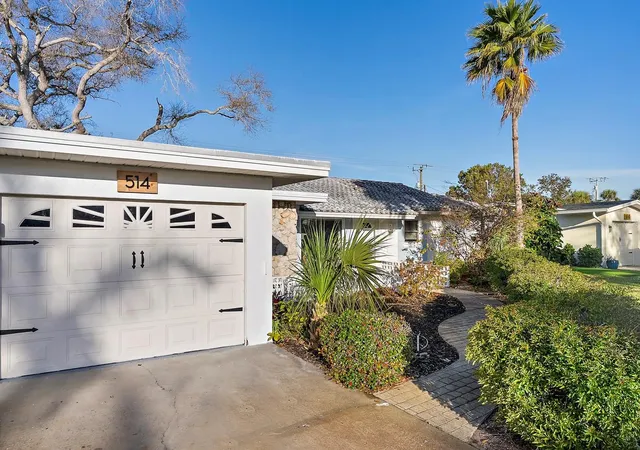 Photo 1 of Single family home for sale at 514 Harbor Dr S, Venice, FL 34285 | MLS# N6143099 | Listing updated on 2026-09-20