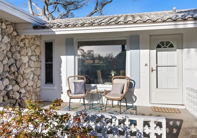 Photo 3 of Single family home for sale at 514 Harbor Dr S, Venice, FL 34285 | MLS# N6143099 | Listing updated on 2026-09-20