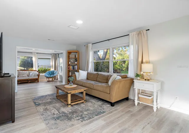 Photo 2 of Single family home for sale at 514 Harbor Dr S, Venice, FL 34285 | MLS# N6143099 | Listing updated on 2026-10-11
