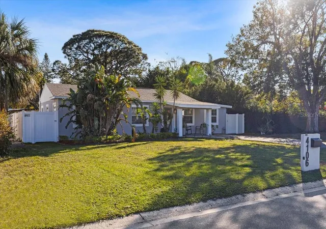 Homes for sale in Tampa, FL | 4106 W Bay View Ave, Tampa, FL 33611 | MLS# TB8479449