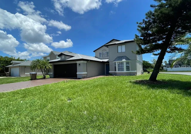 Photo 2 of Single family home for sale at 198 N Lake Ct, Kissimmee, FL 34743 | MLS# S5144435 | Listing updated on 2026-09-11