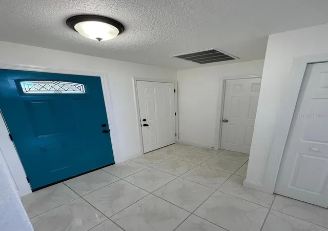 Photo 4 of Single family home for sale at 198 N Lake Ct, Kissimmee, FL 34743 | MLS# S5144435 | Listing updated on 2026-09-11