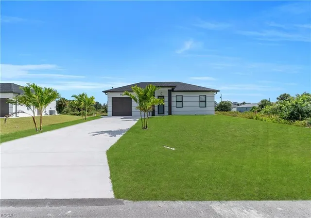 4th image of 711 Roma Ave S, Lehigh Acres, FL 33974 | MLS# A4683655