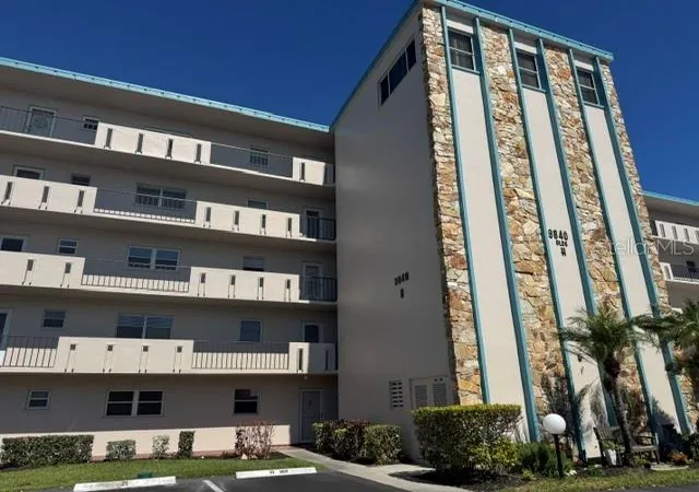 Condo for sale at 3840 Ironwood Ln #304H, BRADENTON, FL 34209 | MLS# TB8479679