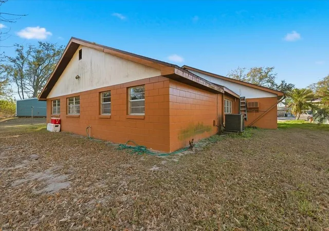 4th image of 111 Sunset Dr E, Winter Haven, FL 33881 | MLS# P4937961