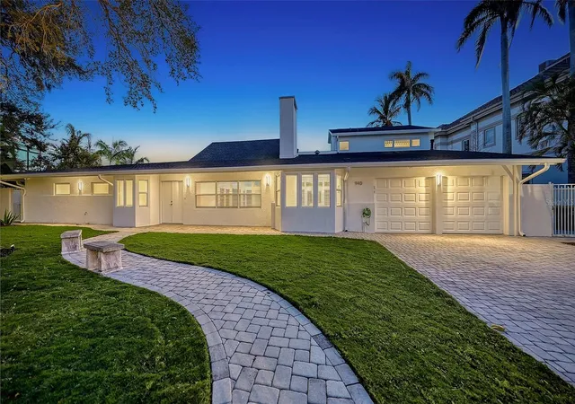 3rd image of 940 Alameda Wy, Sarasota, FL 34234 | MLS# A4683727