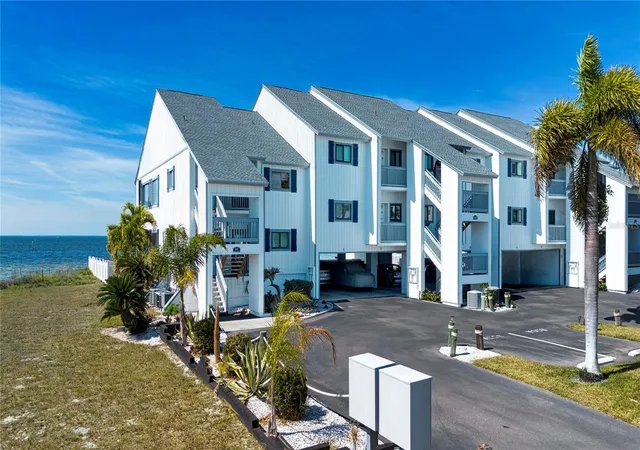 3rd image of 802 Bahia Del Sol Dr, RUSKIN, FL 33570