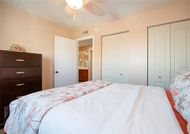 2nd image of 802 Bahia Del Sol Dr, RUSKIN, FL 33570