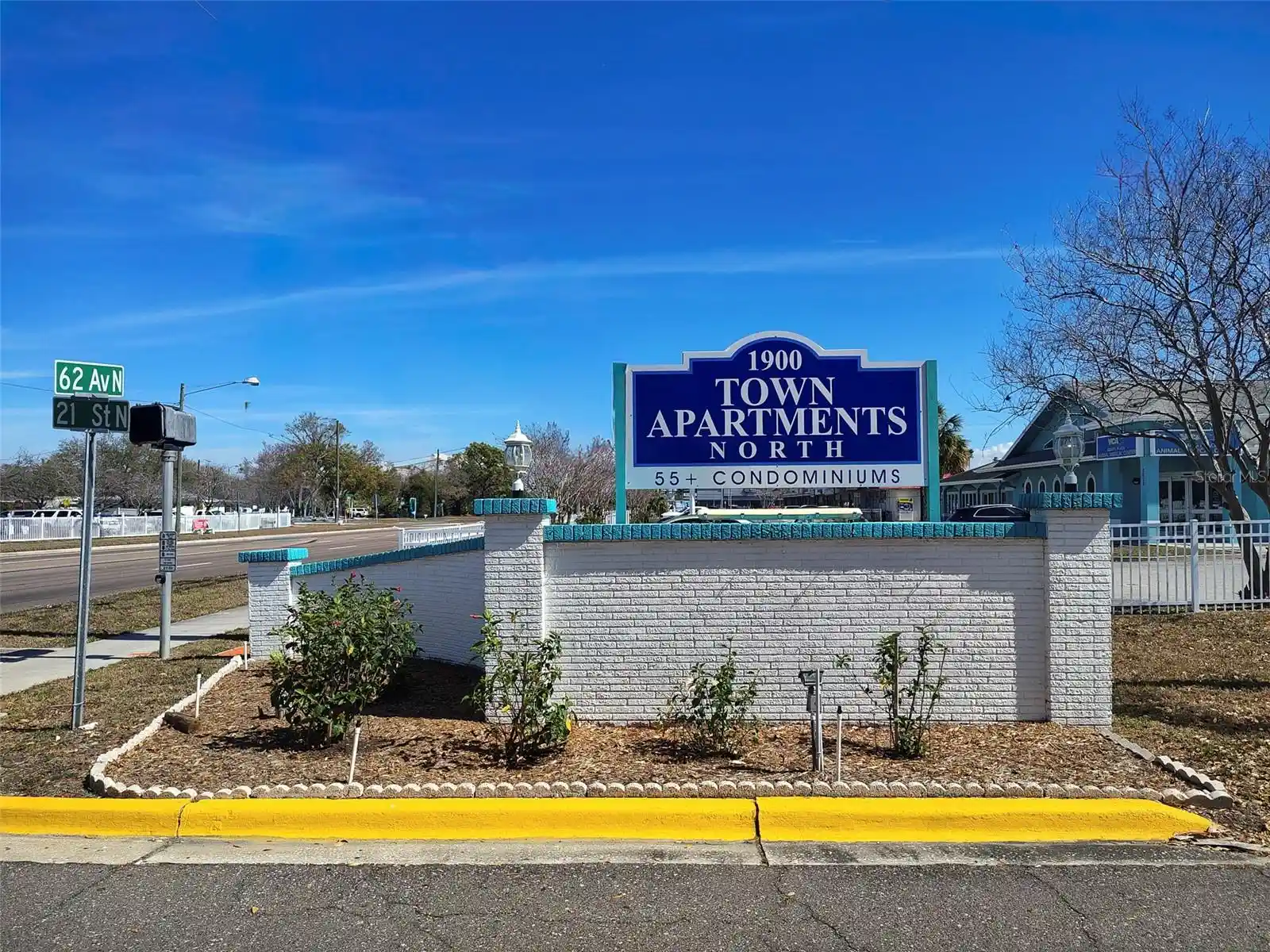 Listing Photo 2 - Condo for sale in 1950 59Th Ave N located at 1950 59Th Ave N, St. Petersburg, FL 33714 - Unit #119