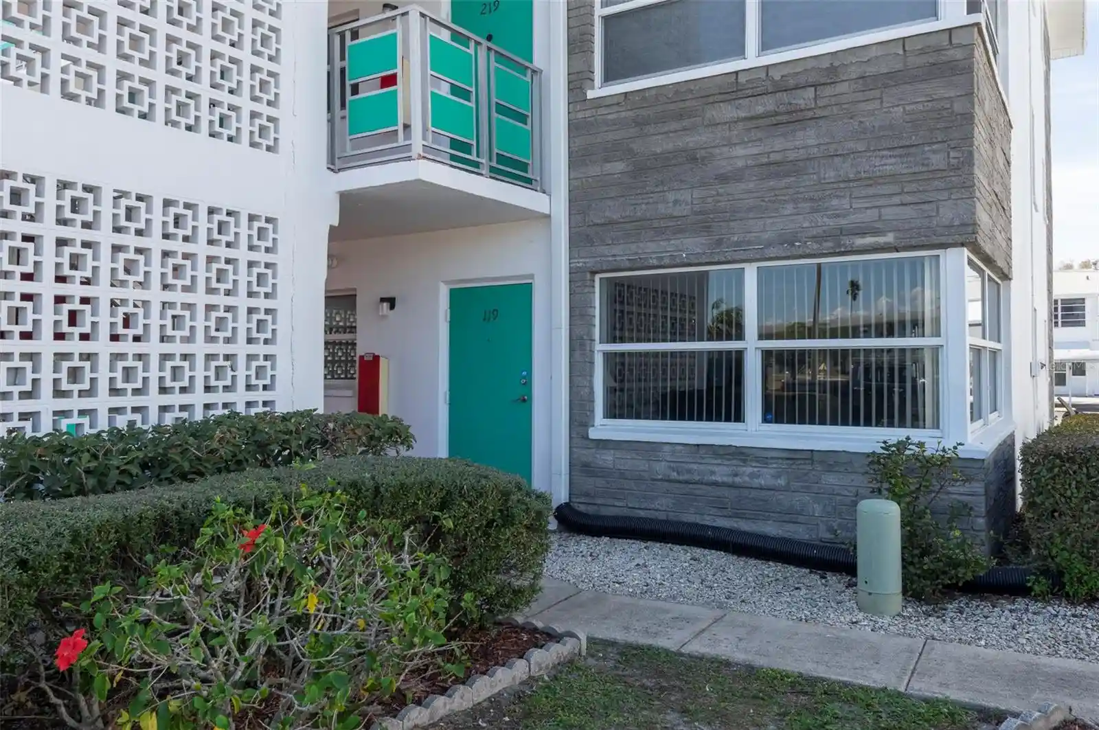 Listing Photo 1 - Condo for sale in 1950 59Th Ave N located at 1950 59Th Ave N, St. Petersburg, FL 33714 - Unit #119