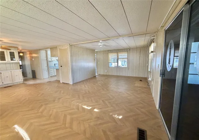 Photo 3 of Manufactured home for sale at 353 Palo Verde Dr, Leesburg, FL 34748 | MLS# G5108703 | Listing updated on 2026-10-23