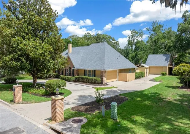 Photo 3 of Single family home for sale at 2420 Se 15th Street, Ocala, FL 34471 | MLS# OM719504 | Listing updated on 2026-09-23