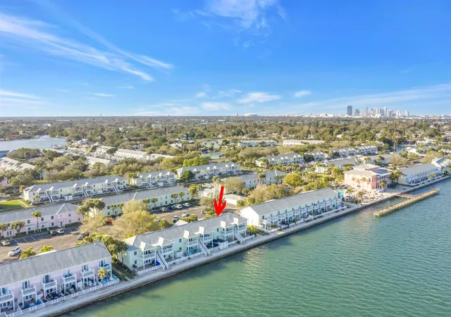 Photo 3 of Sale Pending at 5102 Coquina Key Dr SE #D, Saint Petersburg, FL 33705 | MLS# TB8479949 | Listing updated on 2026-10-19