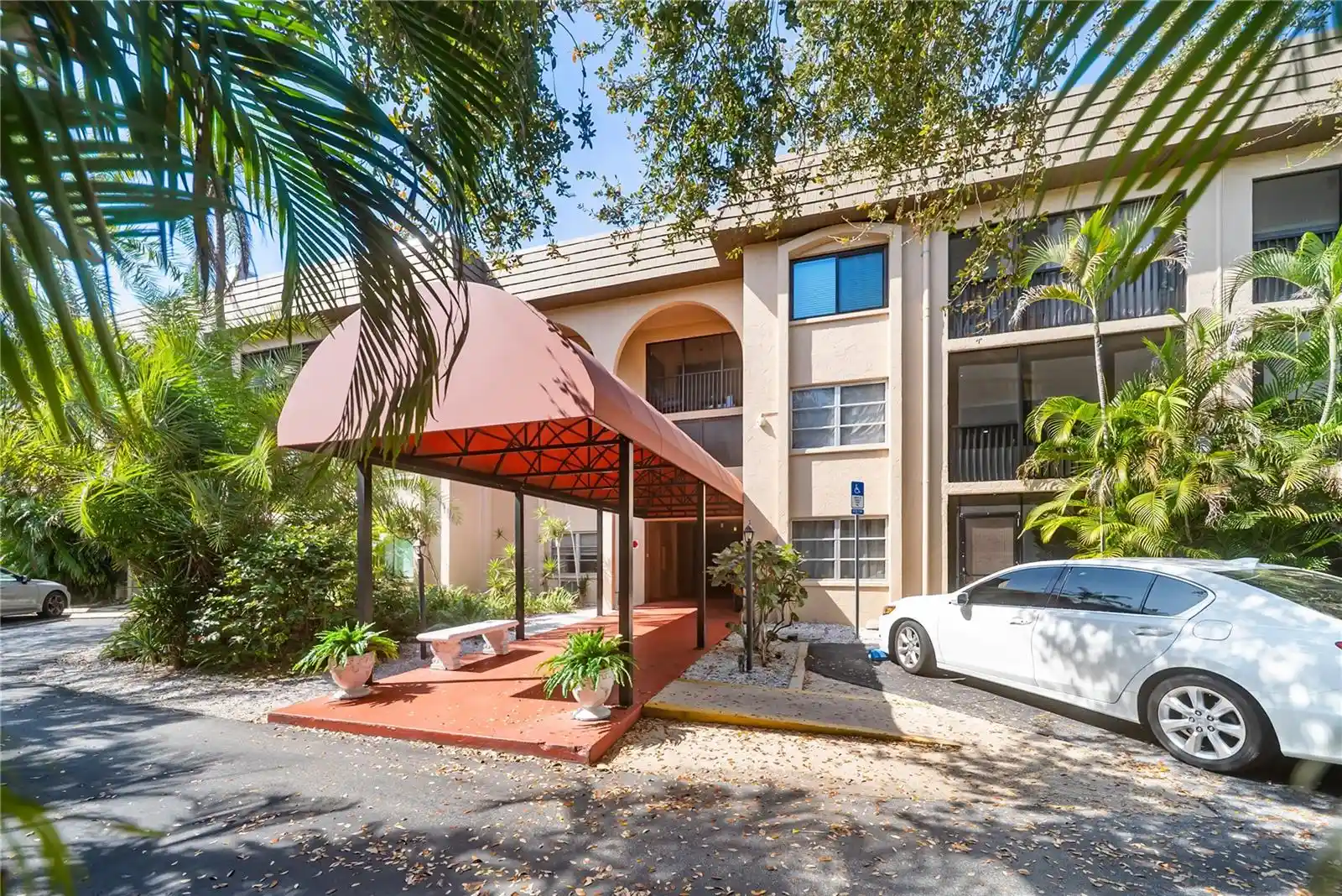 Listing Photo 1 - Condo for sale in 3700 S Osprey Ave located at 3700 S Osprey Ave, Sarasota, FL 34239 - Unit #118