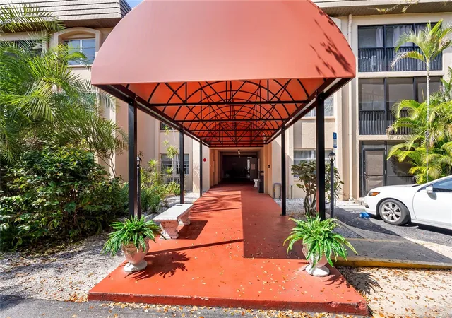 2nd image of 3700 S Osprey Ave, SARASOTA, FL 34239