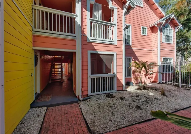 3rd image of 3002 W Cleveland St #C3, Tampa, FL 33609 | MLS# TB8480020