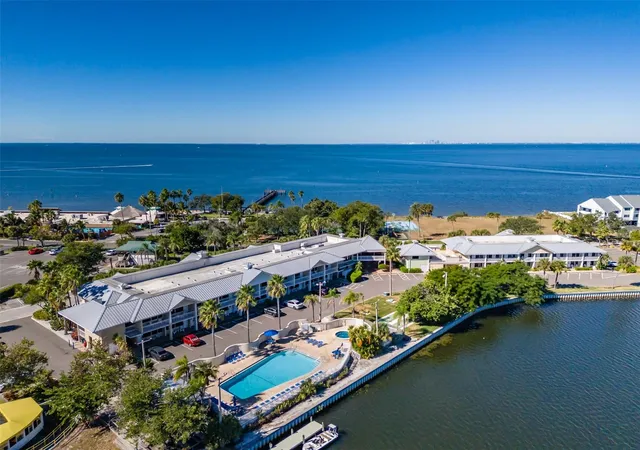 3rd image of 611 Destiny Dr #101, Ruskin, FL 33570 | MLS# TB8480022